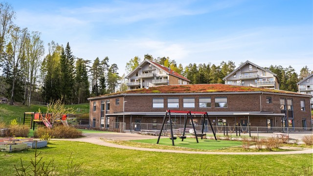 Litt lenger opp i borettslaget ligger en nyere barnehage, Ødegården barnehage.