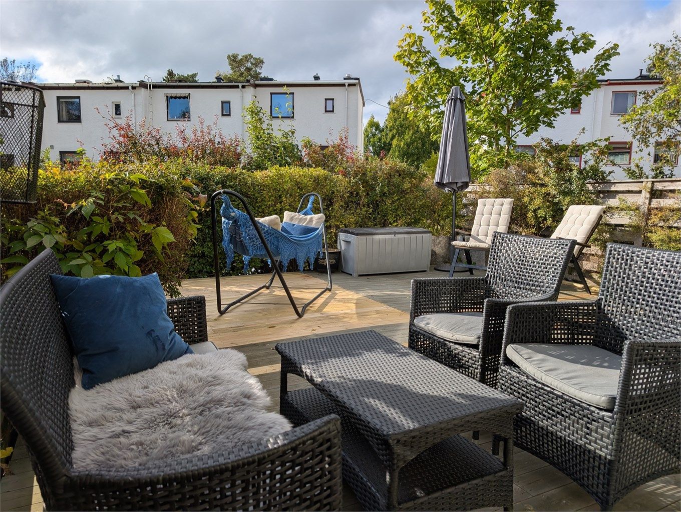 Høstbilde av terrassen/hagesiden - Selgers egne bilder 