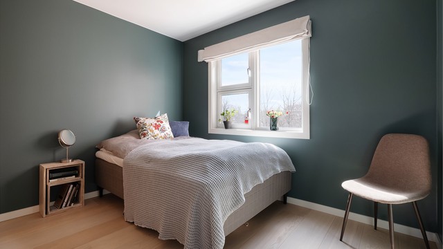 Leiligheten har tre soverom, alle av god størrelse.