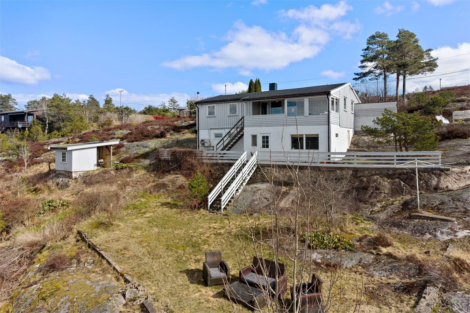 På tomten står også et frittstående anneks på 5 m² fra 2008.