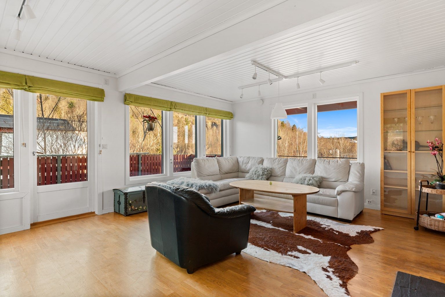 Innholdsrik enebolig med fantastisk utsikt og attraktiv beliggenhet på populære Grorud. 