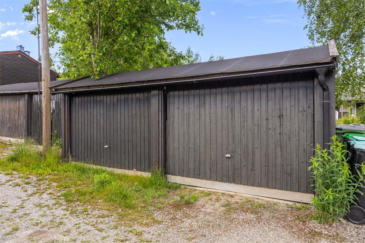 Garasje - boligen har en garasjeplass i felles rekke med plass til en bil