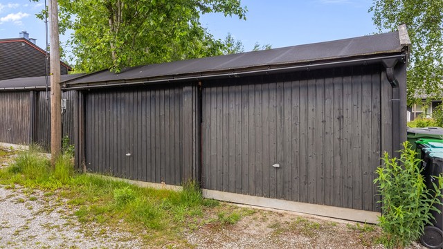 Garasje - boligen har en garasjeplass i felles rekke med plass til en bil
