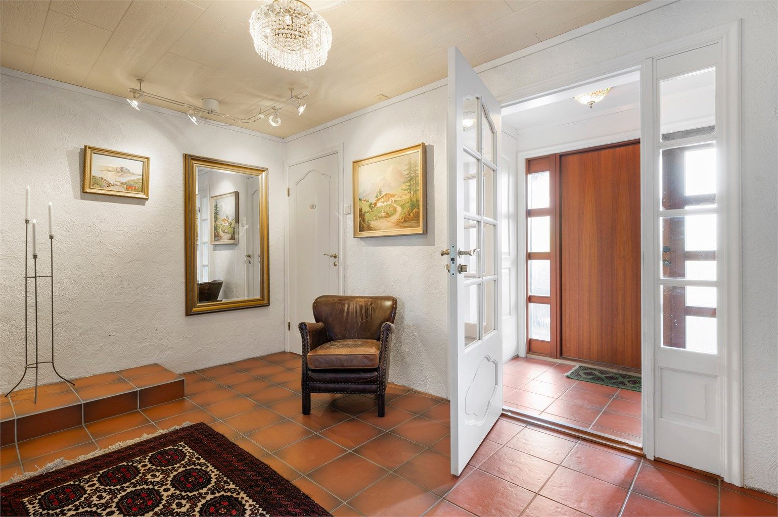 Både underetasjen og 1. etasje har varme i gulvet i alle rom. 