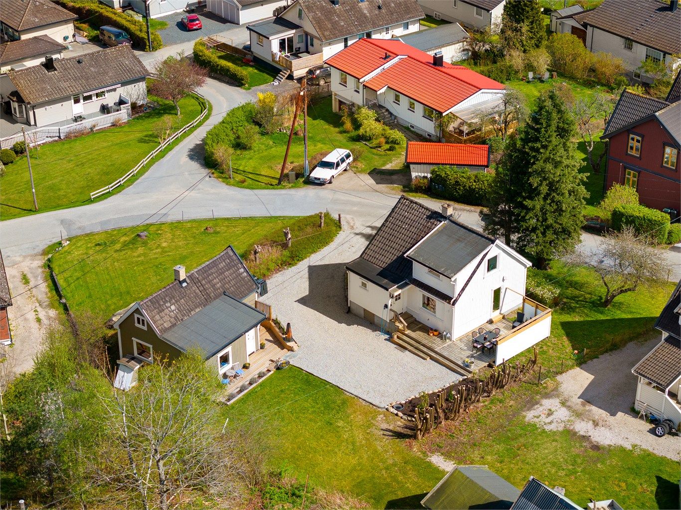 På solfylte Nordbergsvingen 5 står både en enebolig fra 1907 og et anneks med ukjent byggeår som begge er pusset opp i senere år.