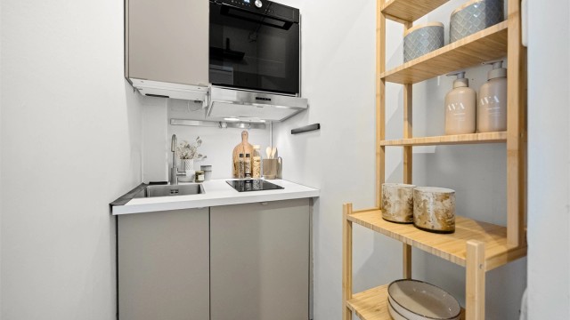 Delikat kjøkken med nyere innredning fra 2025.