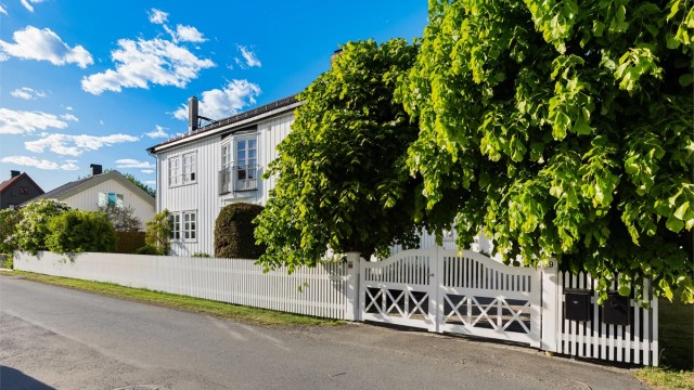 Torvgata 19 ligger i et rolig område av Lillestrøm by, samtidig som det er nært til tog, buss og butikker