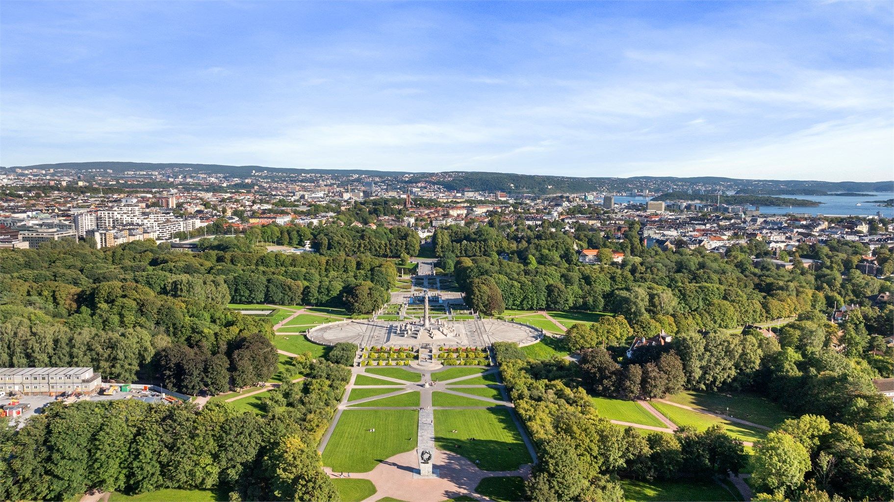 Frognerparken ligger så nærme leiligheten at det nesten føles som din egen bakgård. Perfekt for en søndagstur med et stopp på "Anne på Landet"