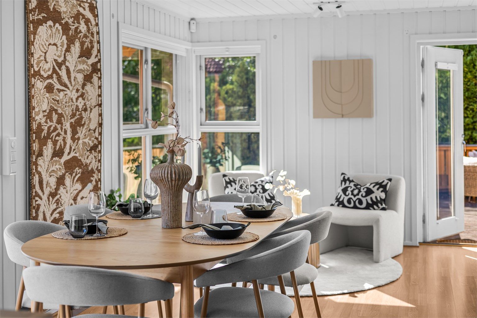 Det er god plass til stor spisegruppe til hele familien. 