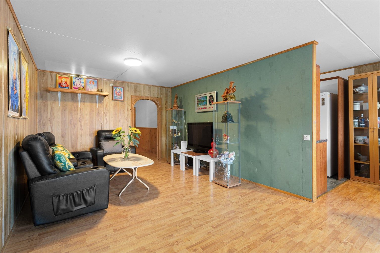 Felles fjernvarmeanlegg med radiatorer og felles varmtvann (fyring inkl. i felleskostnadene)