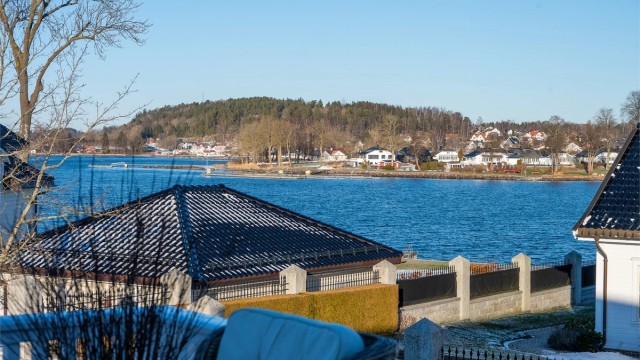 Sjøutsikt fra terrassen i 2. etasje.