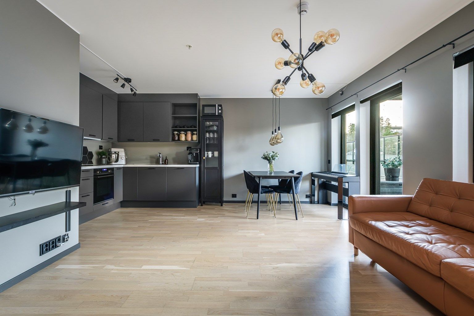 Velkommen til Trelastveien 1B! Moderne 2-roms leilighet med vestvendt markterrasse på 17m²