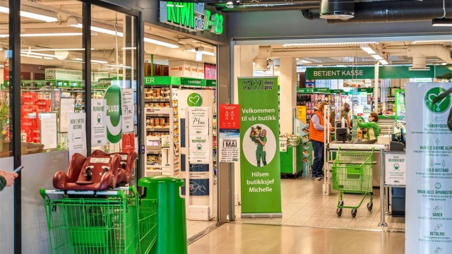 Spar, Kiwi, Coop Mega og søndagsåpne Joker ligger like ved.