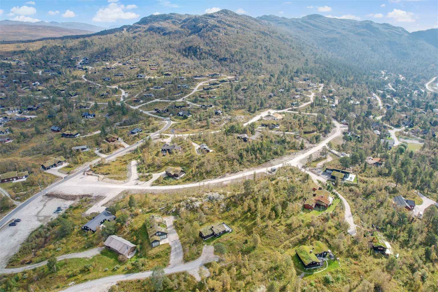 Fjellbjørkvegen midt i bildet, så Hartevassvegen til venstre. Marnarvegen er øverst. Mot Auersvasseggi og Hartevassnutane