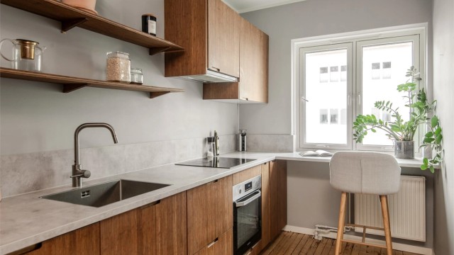 Velkommen til en gjennomgående 3-roms leilighet med utgang til balkong - Presentert av Eiendomsmegler Krogsveen v/Kamilla Kaptan. Foto: Lars Gartå.