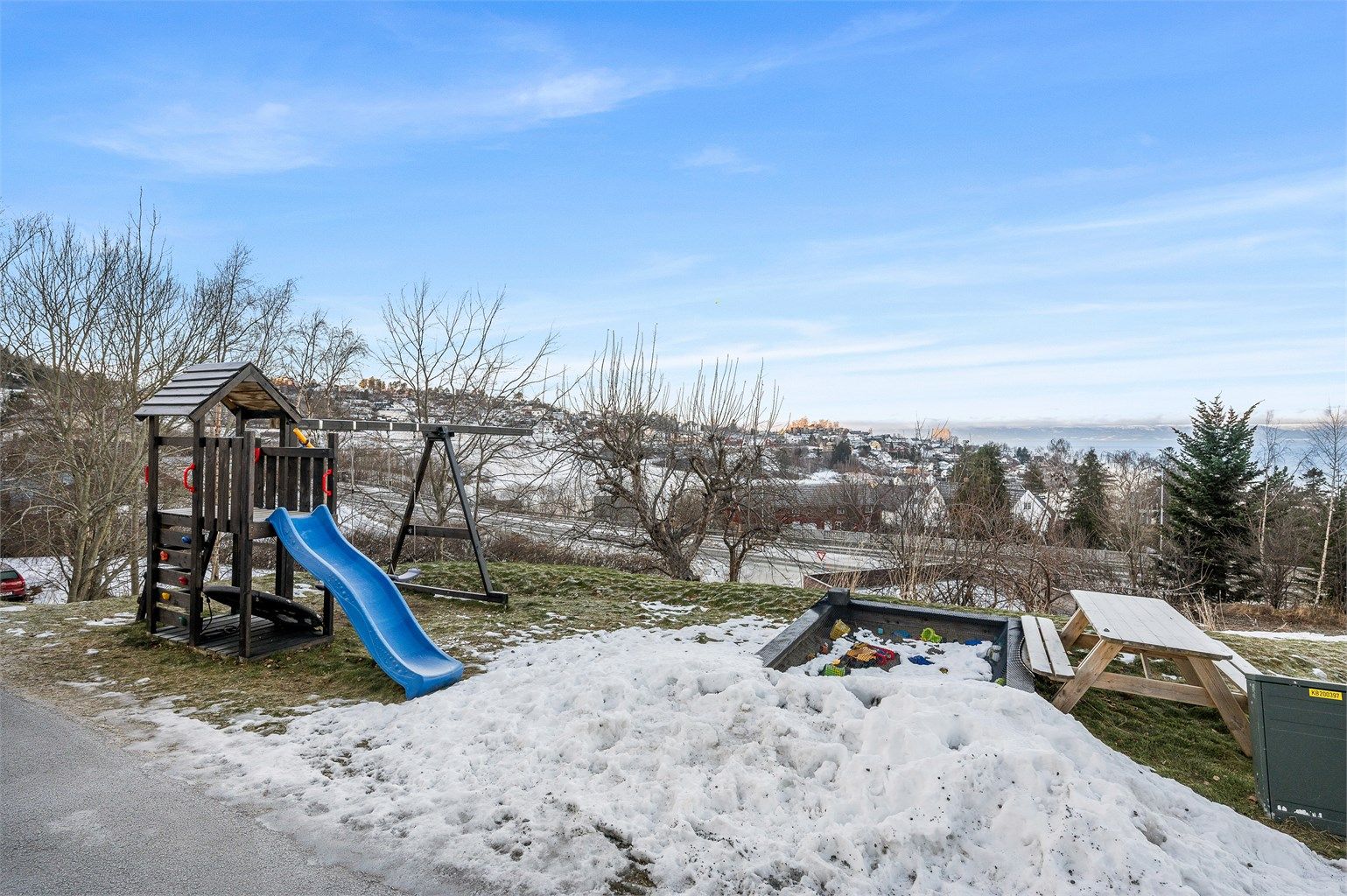 Området byr på fine felles lekeplasser og møteplasser som bidrar til et godt og inkluderende nabolag.