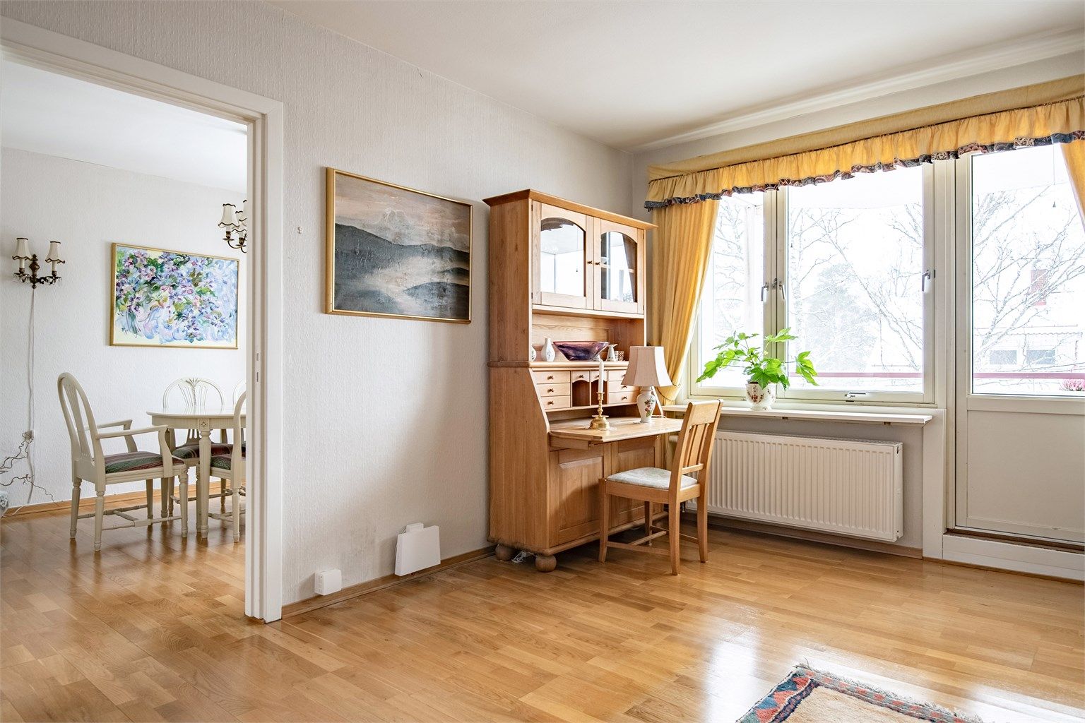 Inngang fra stuen til hovedsoverom som i dag benyttes som spisestue. 