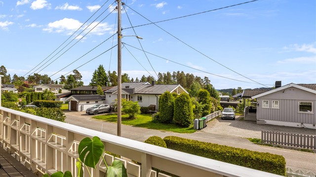 Flott rekkehus med praktisk planløsning og flere solrike uteplasser - Foto: Oh shots