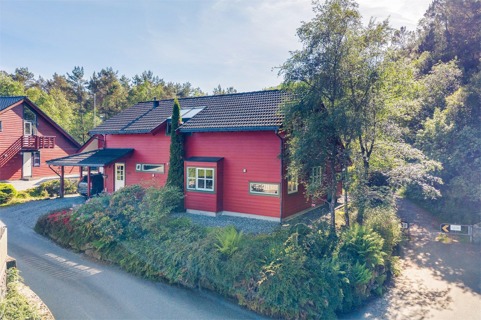For de turglade er det flott turterreng i umiddelbar nærhet med Geitanuken og Ulsetvarden som de mest populære turmålene.