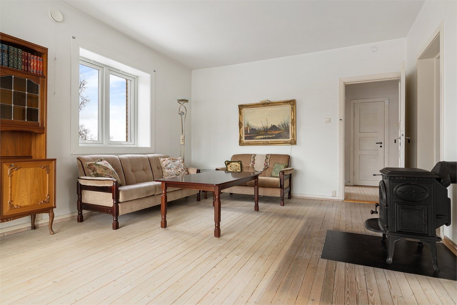 Sjarmerende gulv i heltre. 