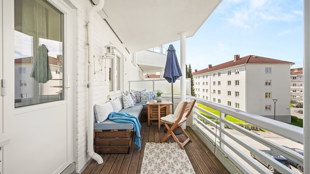God plass til utemøbler og beplantning på balkongen.