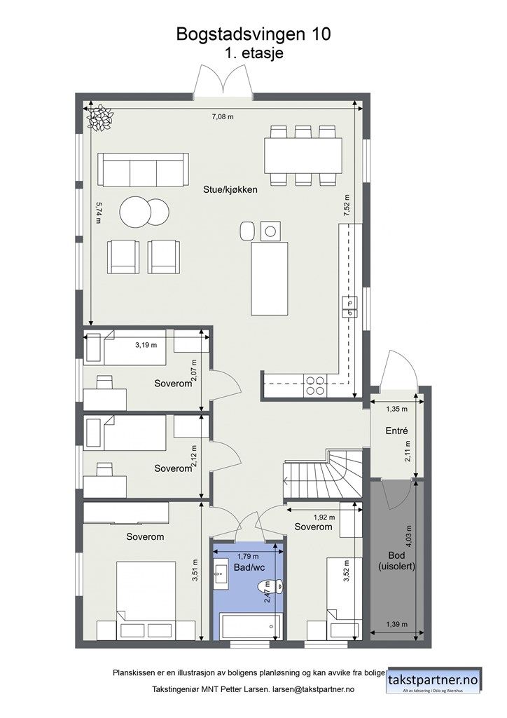 Første etasje har en familievennlig planløsning med stue, kjøkken, bad og fire soverom på ett plan.