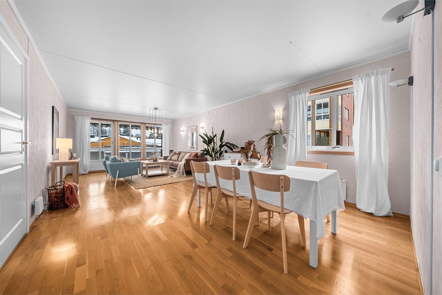 Krogsveen v/ Emilio de Paoli Dunne | Manesjen 4B