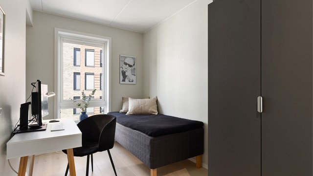 Soverom 3 er også et lyst og fleksibelt rom med plass til både seng og garderobe