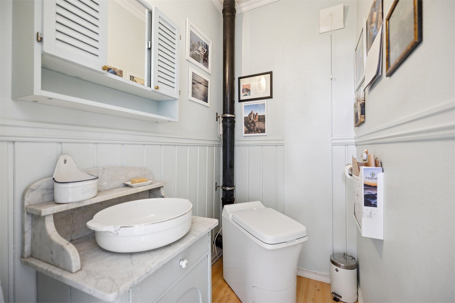 Toalettrom med forbrenningstoalett – enkelt og praktisk for fritidsbruk