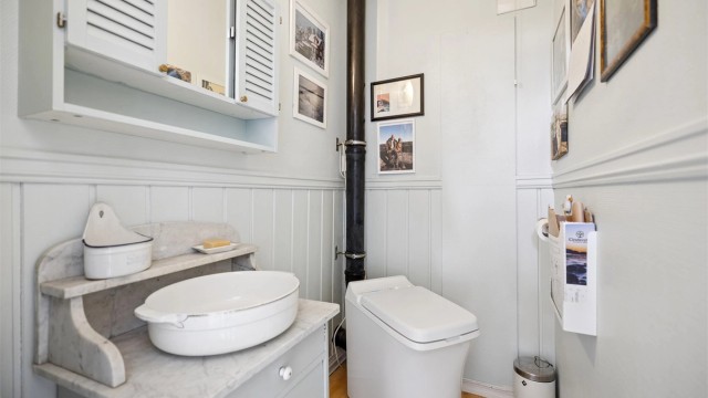 Toalettrom med forbrenningstoalett – enkelt og praktisk for fritidsbruk