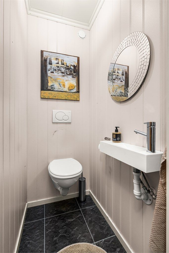 Separat toalettrom på 1 kvm. 