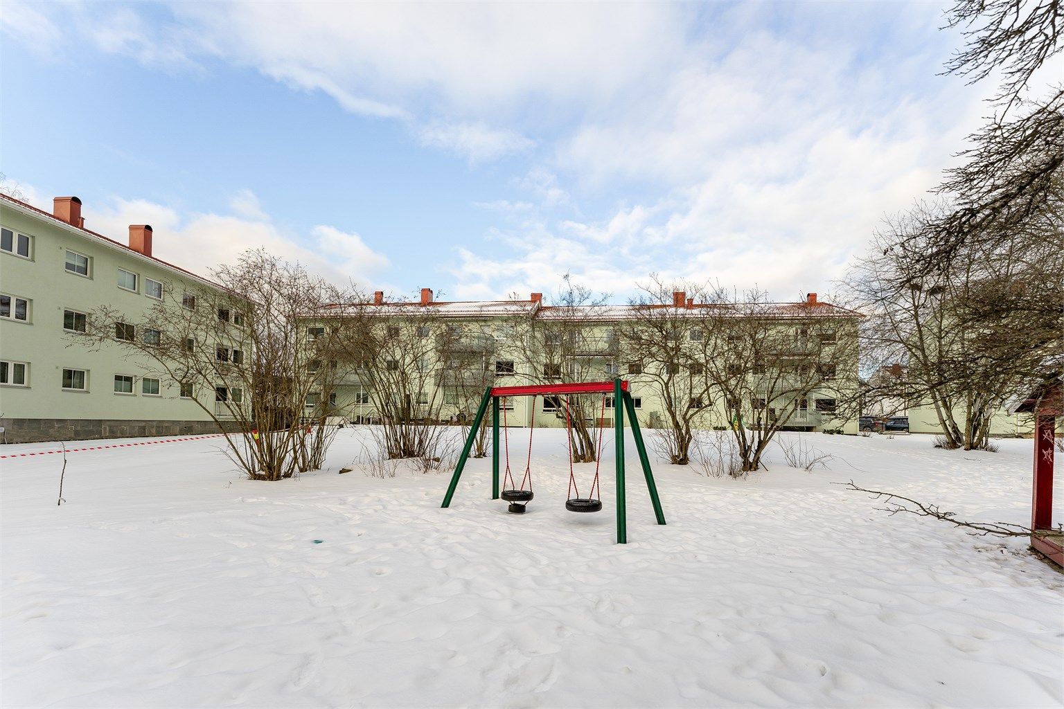 De familievennlige omgivelsene gjør dette til et attraktivt sted å bo.