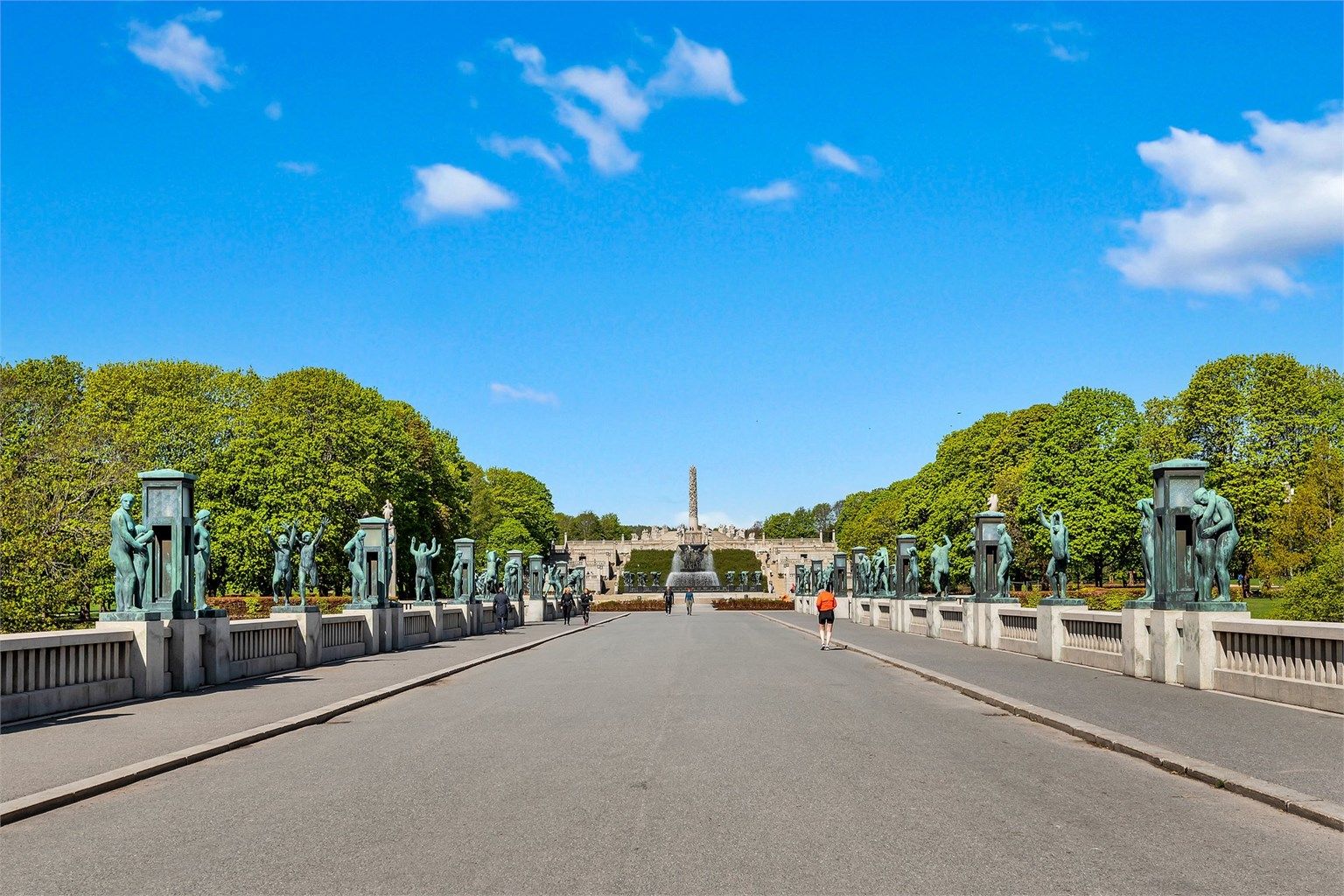 Med Frognerparken i gangavstand til leiligheten er det mange hyggelige turområder i nærheten. 
