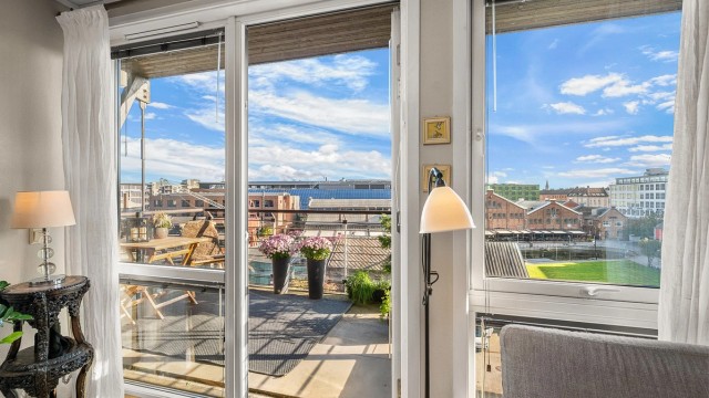 Fra stuen er det direkte utgang til balkongen.