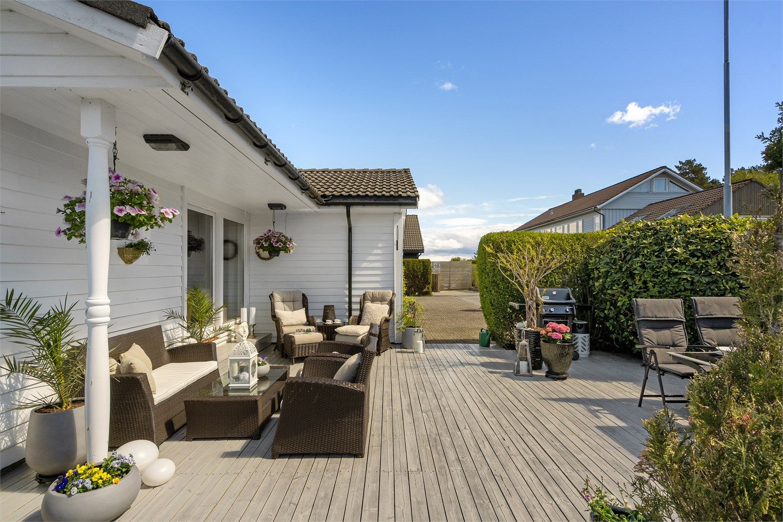 Nydelig terrasse med gode solforhold. 