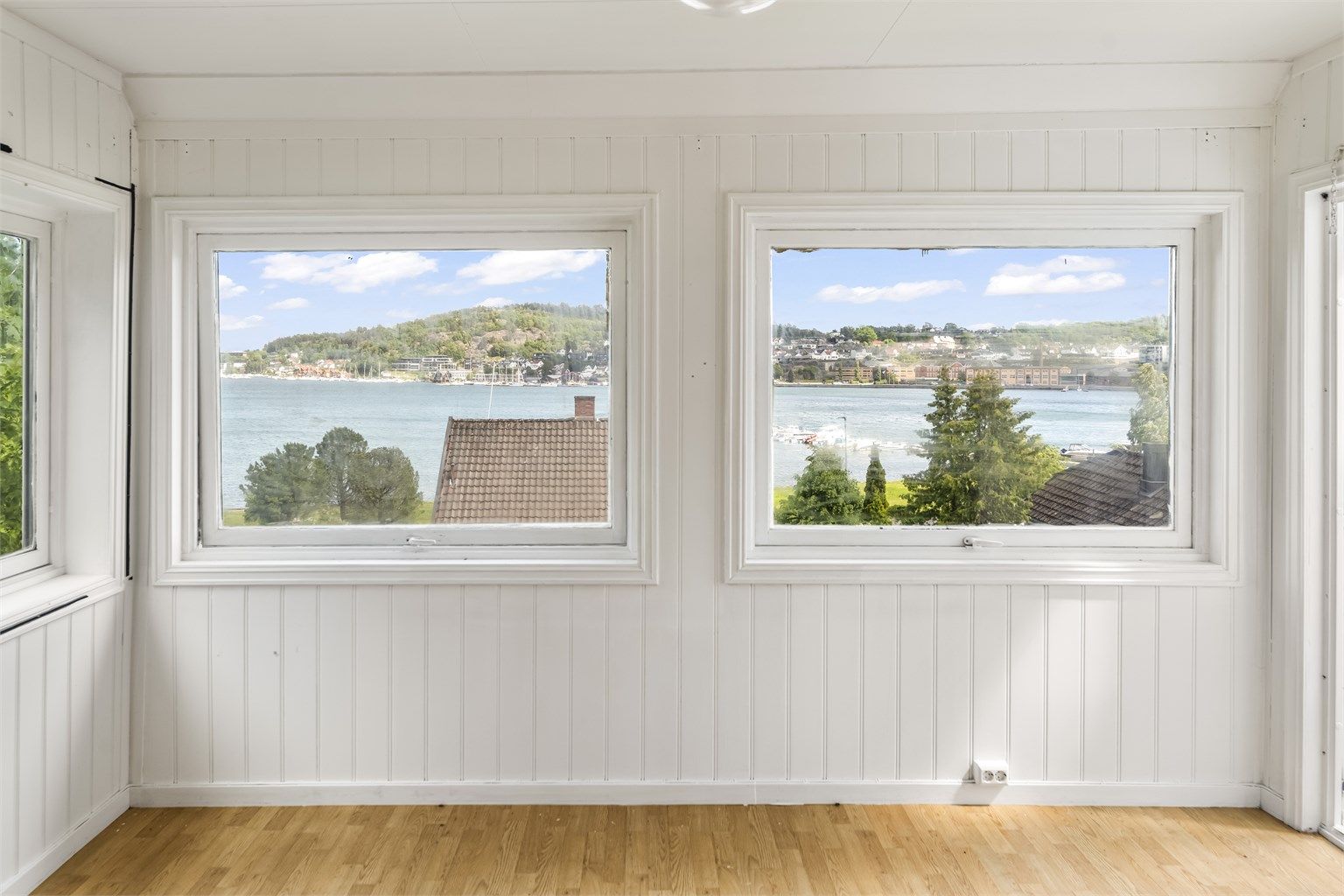 Nyt den flotte utsikten over innseilingen til Sandefjord direkte fra stuevinduet.