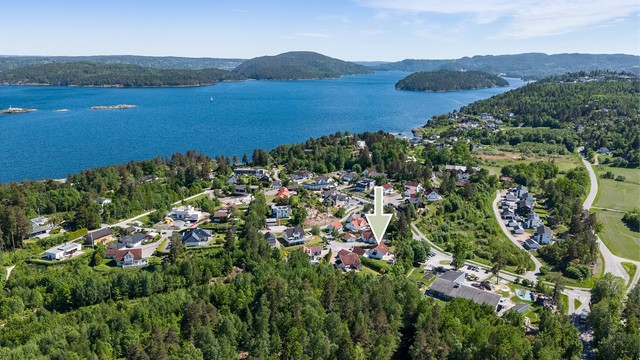Kort vei til Oslofjorden med flotte strender og turmiljø