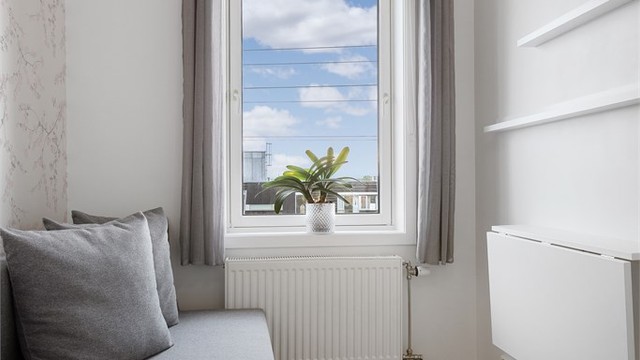 Veggmontert nedfellbar klaff gir fleksibel utnyttelse av rommet.
