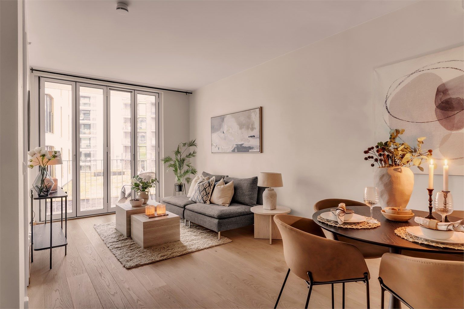 Velkommen til Tjuvholmen 21! Presentert av Marius Iversen v/ Krogsveen Eiendomsmegling. Foto: Nadia Frantsen, Isnitt.