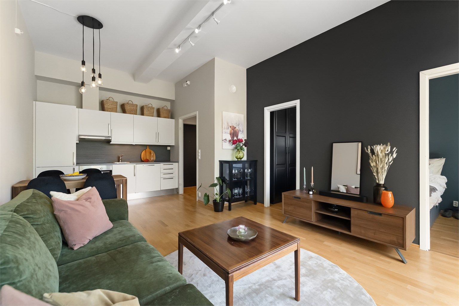 Det er vannbåren gulvvarme i alle rom for god hverdagskomfort 