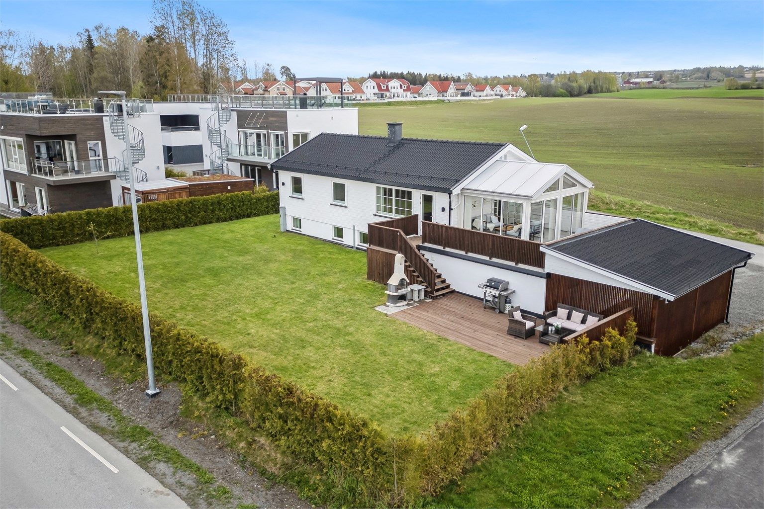 Velkommen til Peter Sinneruds veg 2! Innholdsrik og familievennlig bolig med lettstelt tomt. 