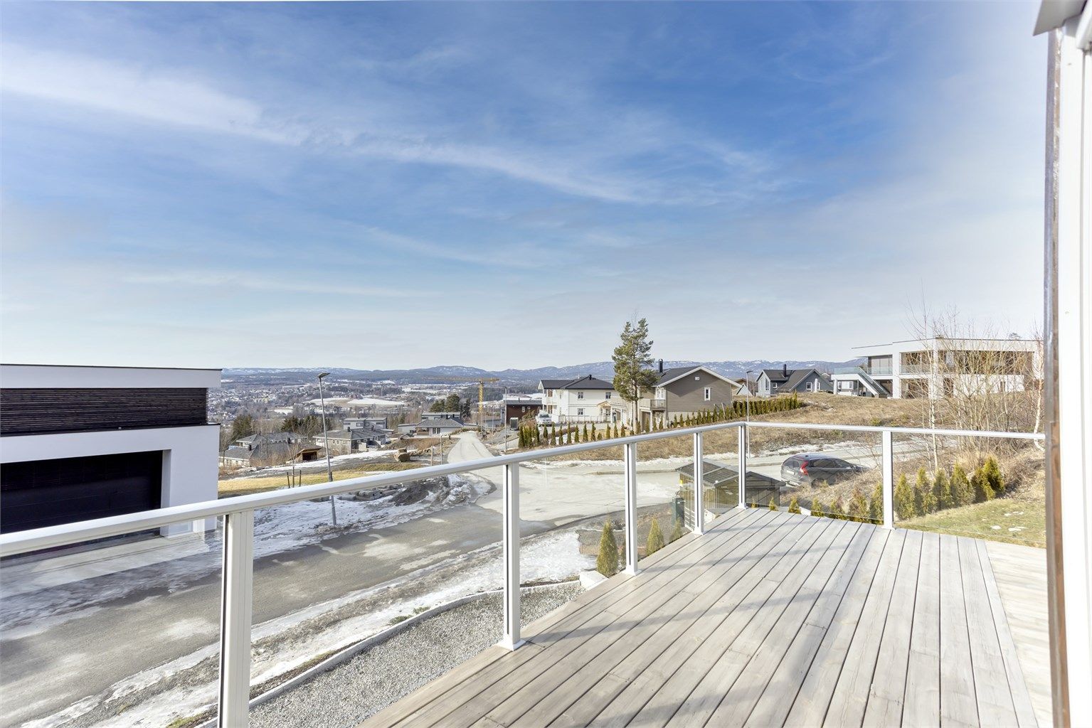 Flott utsikt. Eldre bildet som er hentet fra tidligere salg, da det var mye tåke den dagen selger tok bilder.