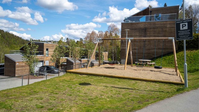 Sameiet har felles lekeplass, som gjør området svært barnevennlig.