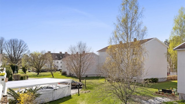 Borettslaget ligger rolig til i enden av en blindvei, uten sjenerende biltrafikk utover interntrafikk til området