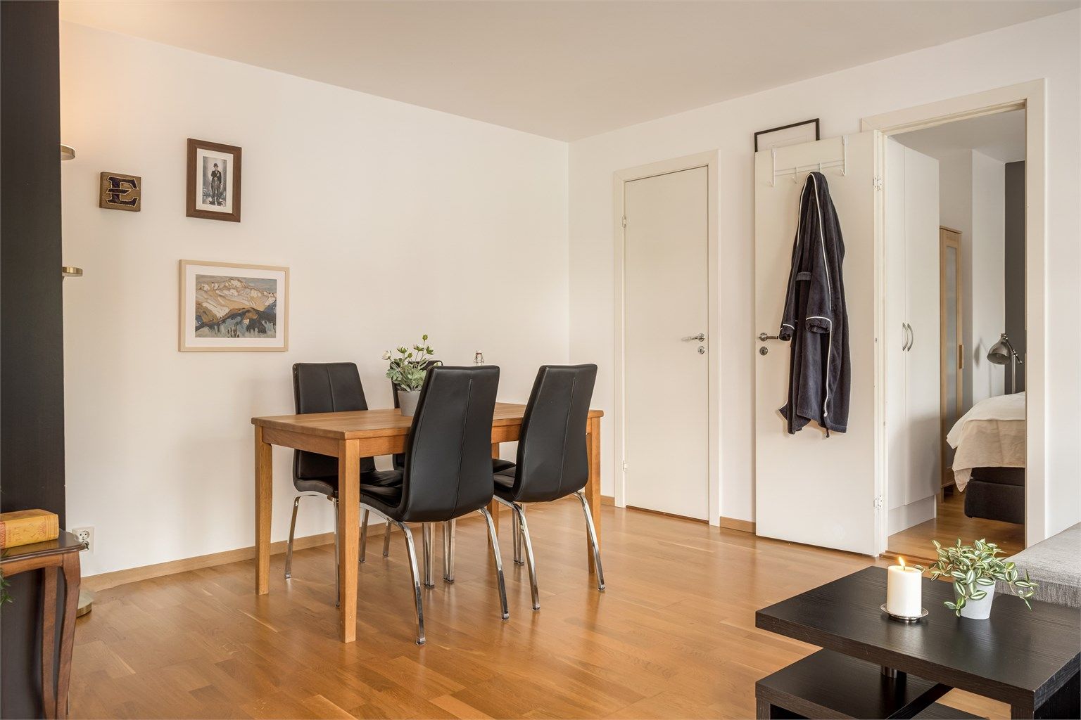 Her har man mulighet til å invitere enten venner eller familie over på middagsbesøk. 