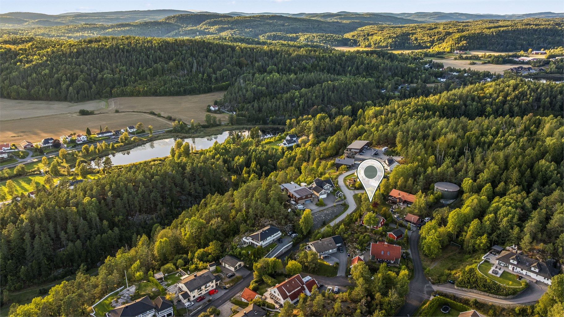 Velkommen til Jerpeveien 6 i Kodal! Eiendommen ligger skjermet til med kort vei til Stivann og flotte turområder.  Foto: [ Fotograf Magik ]