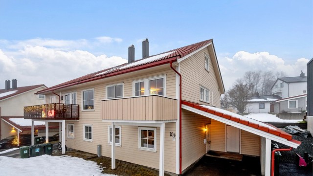 Velkommen til Hårstadreina 10B - og denne flotte halvparten beliggende i et rolig og familievennlig boligområde på Tiller! Her bor man med kort vei til en rekke servicetilbud, gode kollektivmuligheter og fantastiske turområder.
Foto: Harald Wanvik