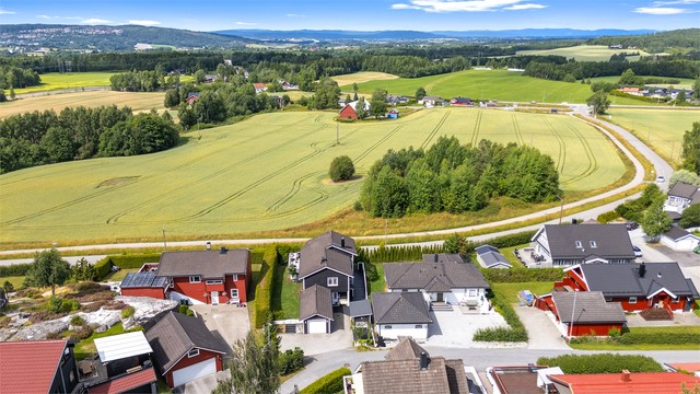Landlig og fredelig beliggenhet i Lillestrøm kommune.