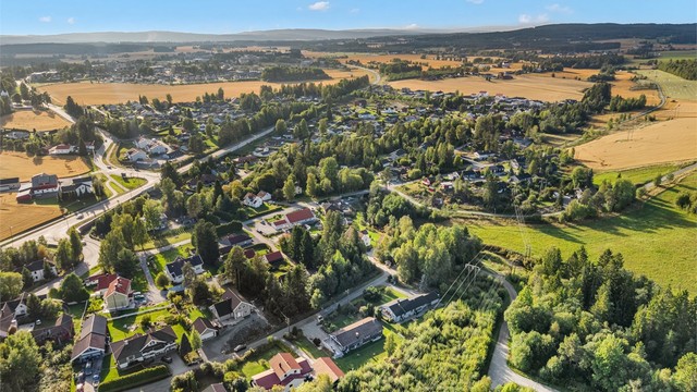 Eiendommen ligger i et etablert og barnevennlig boligområde.