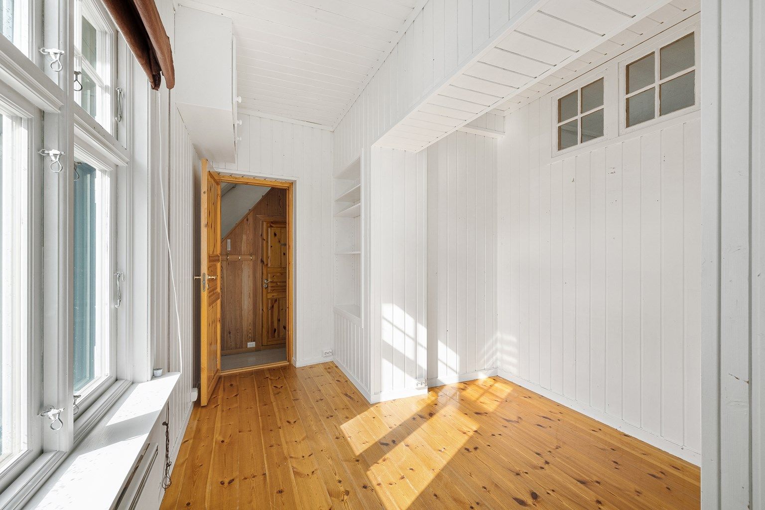 Soverom eller kontor i 1. etasje.